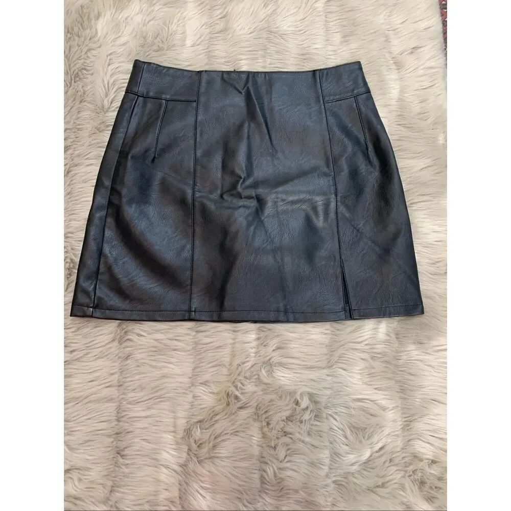 NWT- TopShop Eliesse Faux Leather Black Mini Skirt 14